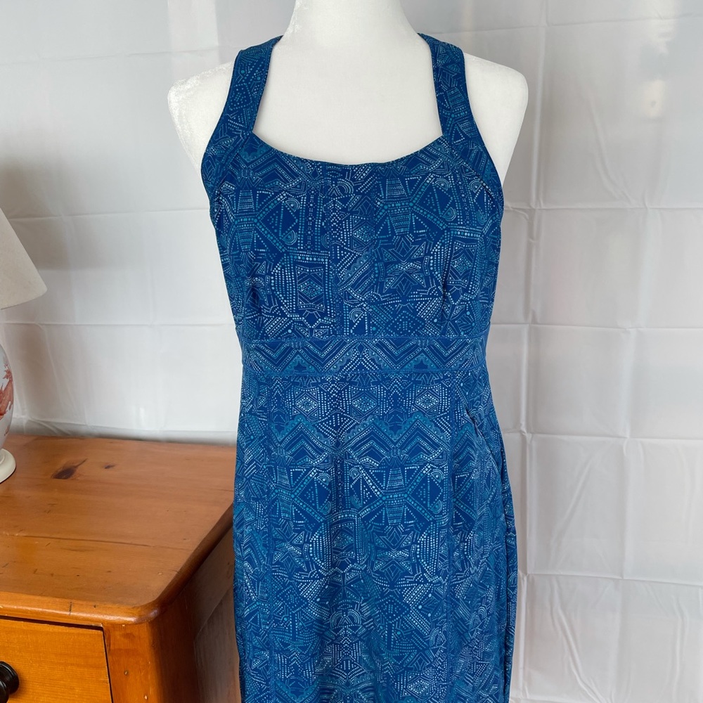 Title 9 shift dress with self-bra.  Size 6